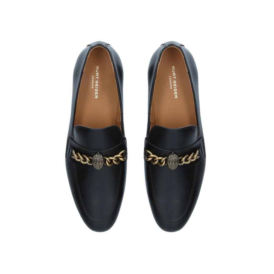 CHELSEA LOAFER These classic men's loafers feature a black upper