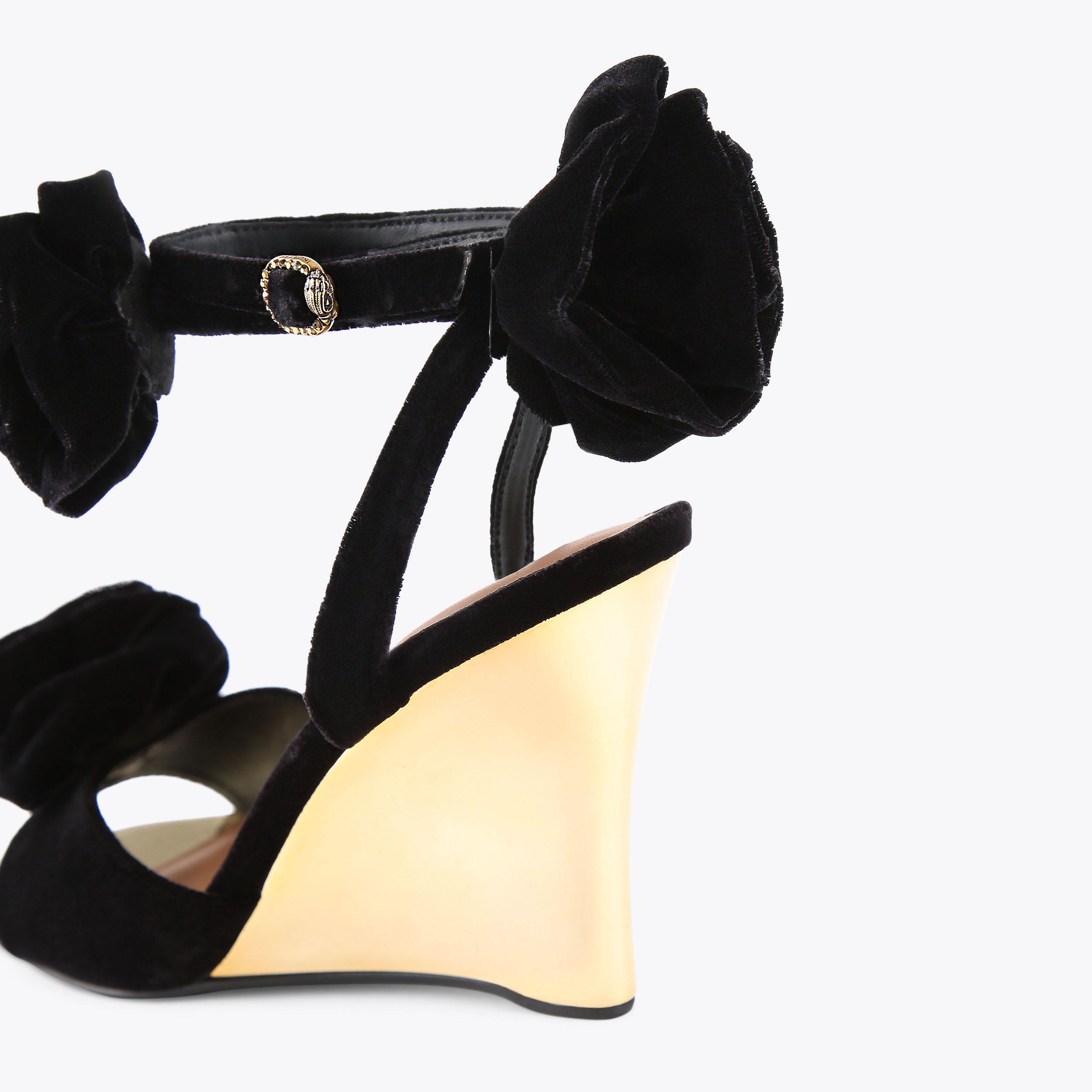 Wedge heels with bow sales