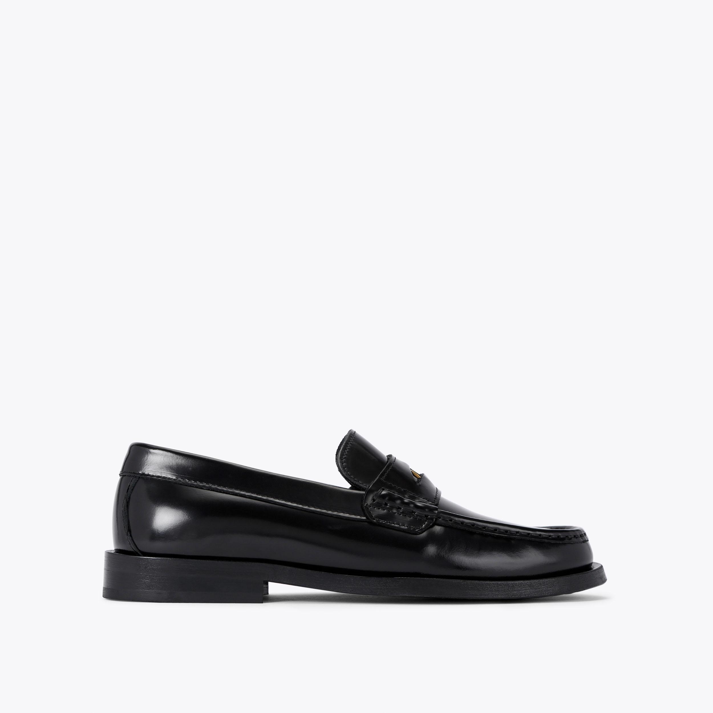 leinwände | Design Stories - Regal Leather Slip-On Loafers