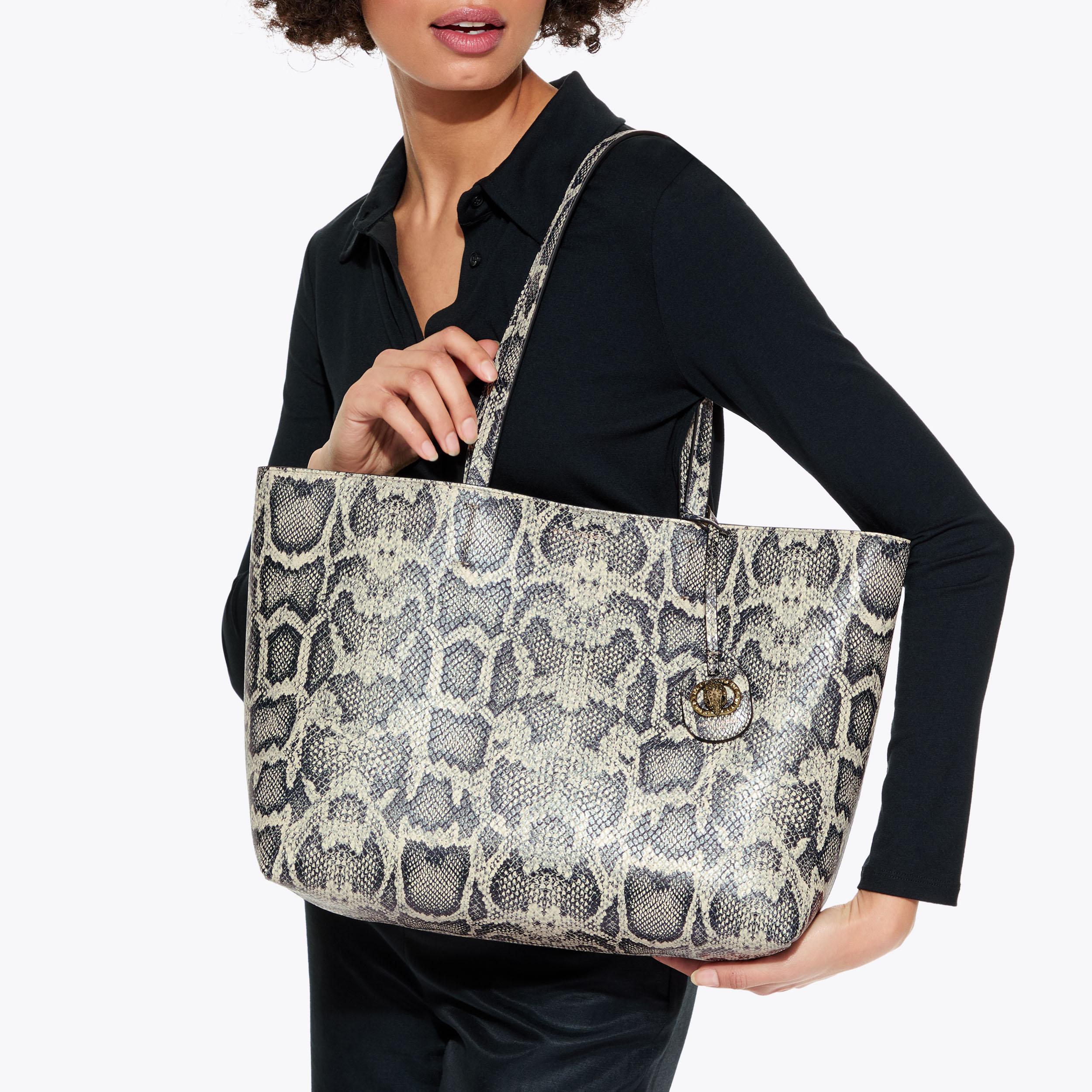 【SKIN/スキン】Shaggy print Bag CHELSEA SHOPPER BAG Snake Skin Shopper Bag by KURT GEIGER LONDON