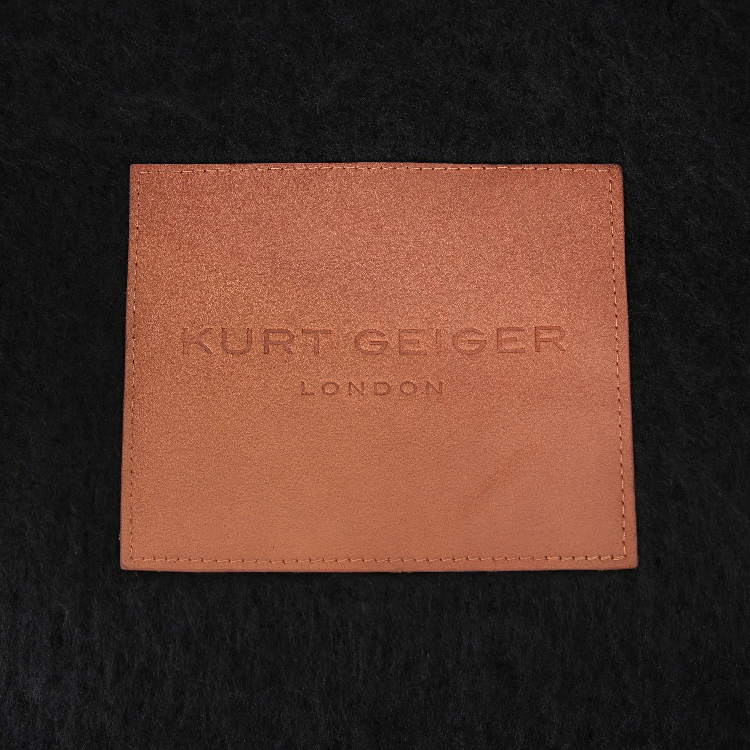 スカーフ   Woman Scarf Black LV04F8052G UB1 YARNDYE SCARF Black Fabric Scarf by KURT GEIGER LONDON