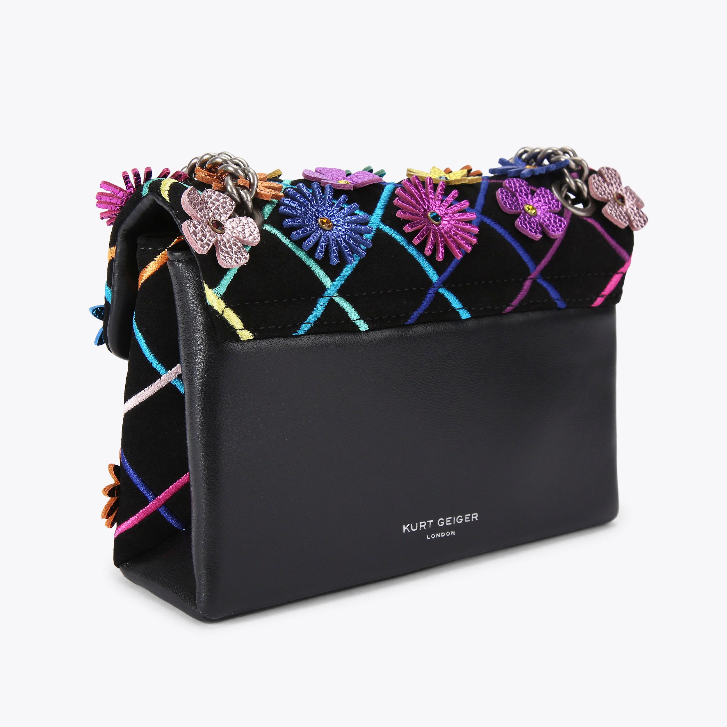   ミニフラワーケンジントンバッグ MINI KENSINGTON FLOWERS 3D Floral Mini Bag by KURT GEIGER LONDON