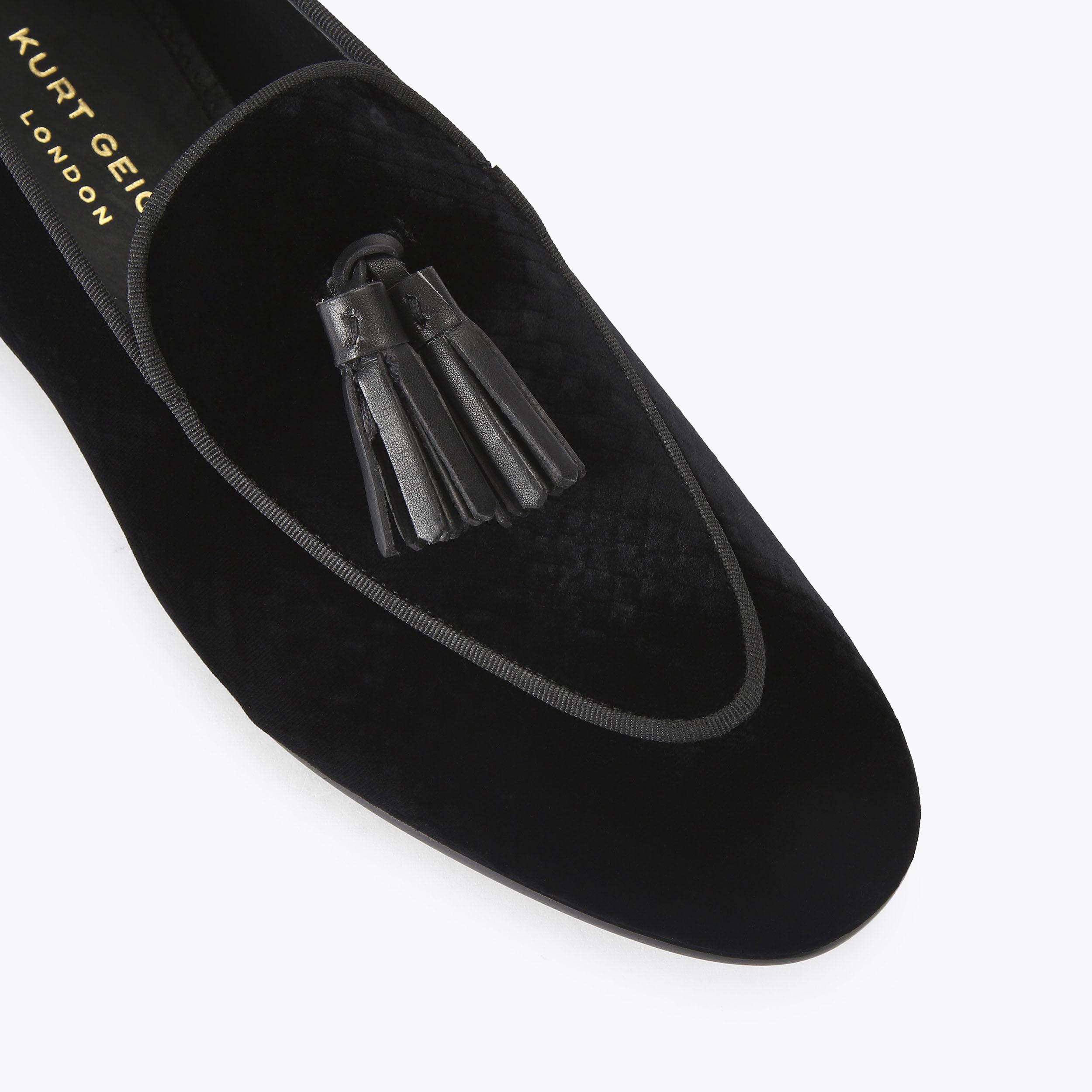 bedford-tassel-loafer-black-