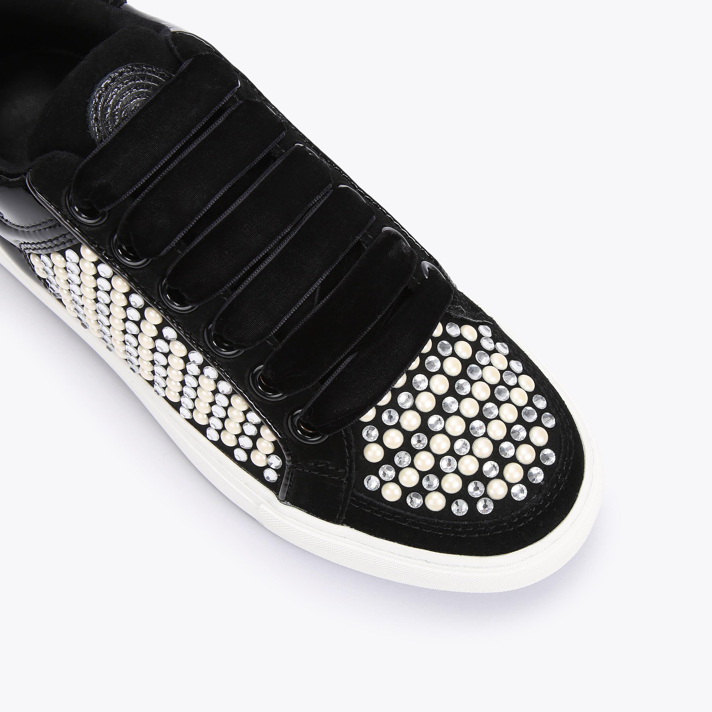 southbank-black-white-leather-